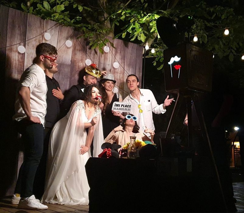 Cabina Foto Premiun pentru Evenimente in Bucuresti/De la 800 lei/Print