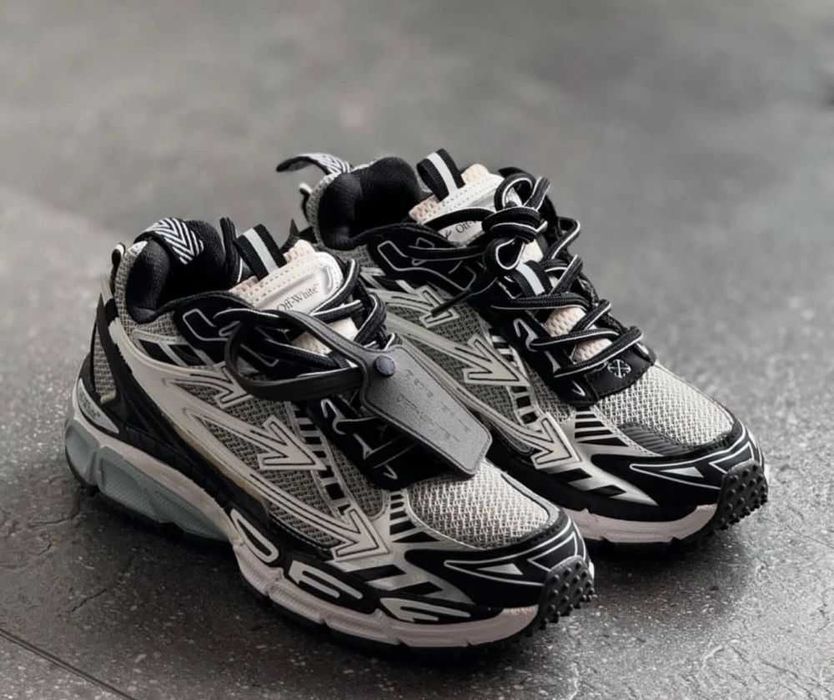 Off-White "Be Right Back&White