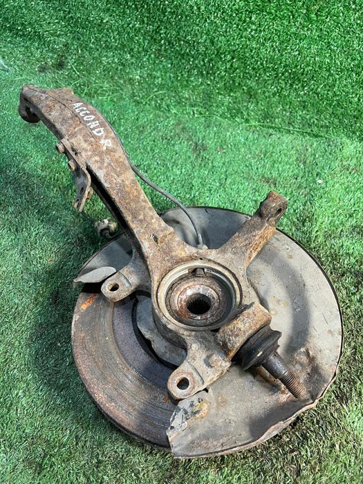 Цапфа ступица передняя диск Хонда Аккорд 7 Honda Accord VII  левый рул