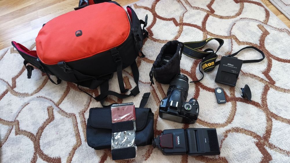 Nikon D3200 + obiectiv 18-55 + obiective prime 50mm + flash sigma