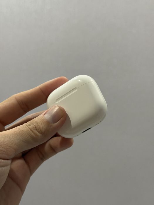 Air Pods 4 Active Noise Cancellation