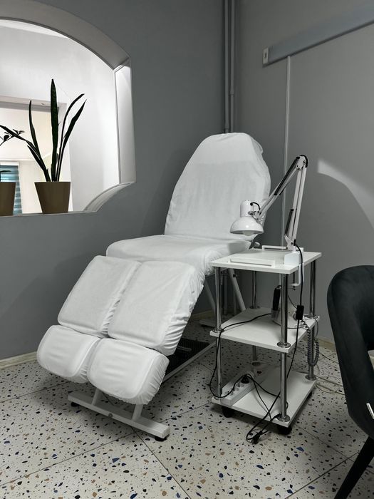 Кресло для педикюра бровей или шугаринга