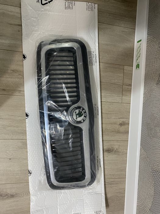 Решетку  радиатора шкода