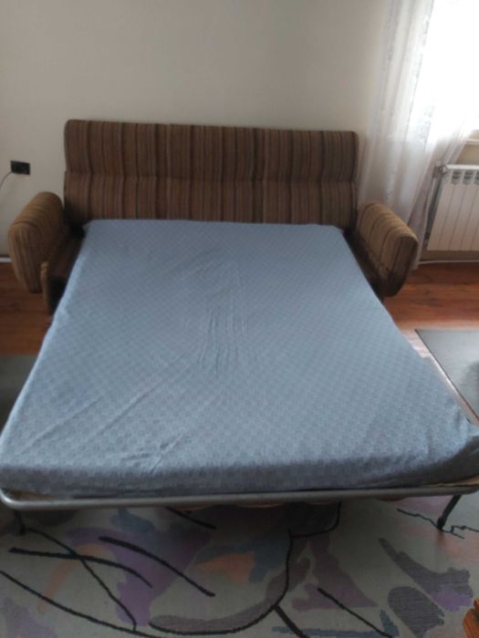 Употребяван разтегателен диван и фотьойли
