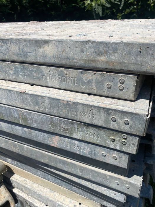 Vând schela metalica