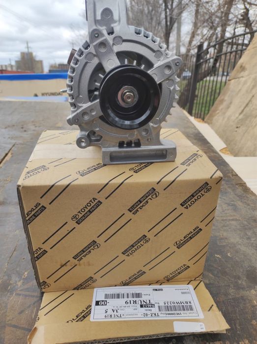 Продам Генератор на Лексус 570