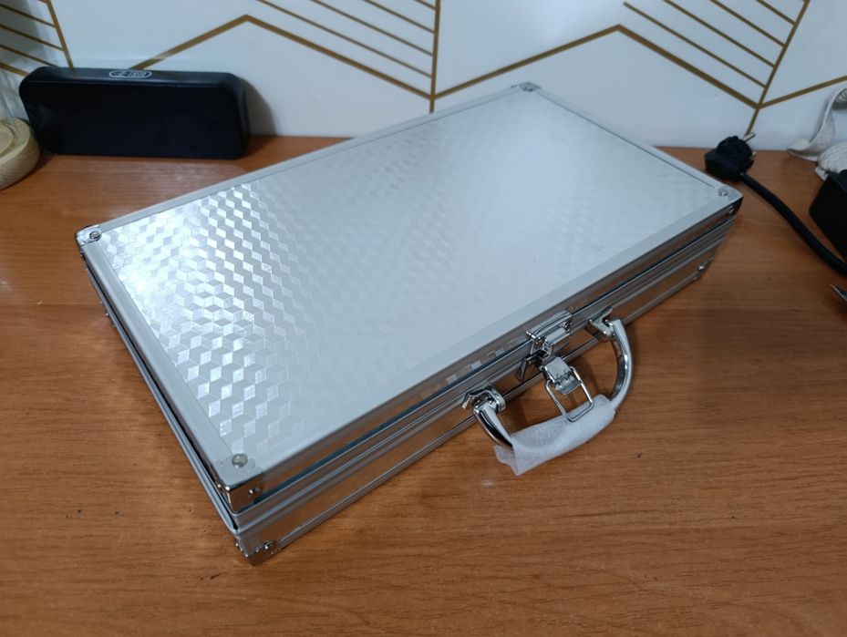 Алюминиевый кейс чемодан