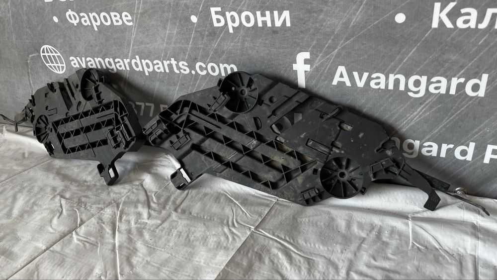 Лява и дясна основа за фар Skoda Octavia 2 (2004-2013)