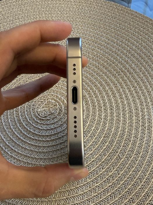 iPhone 15 Pro 256GB Natural Titanium cutie originala, factura – stare impecabilă