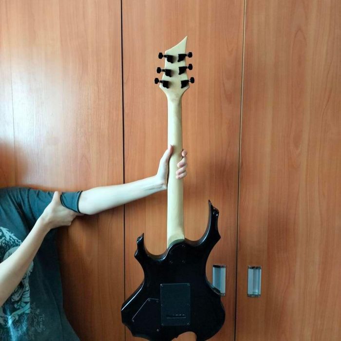 Продам электрогитару