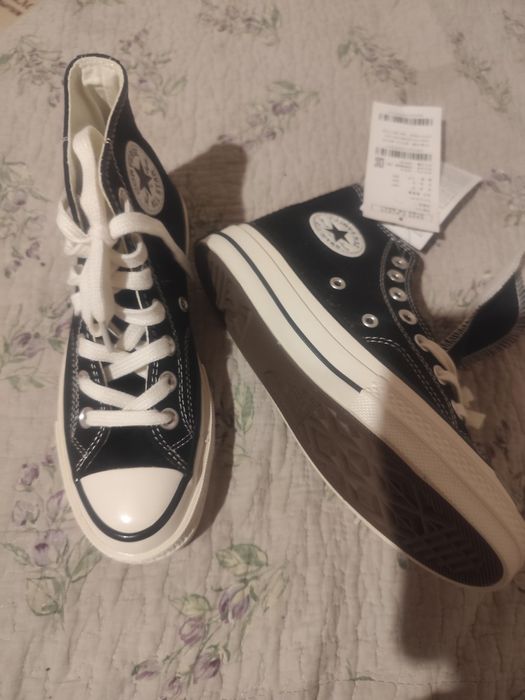 Продам конверсы новые