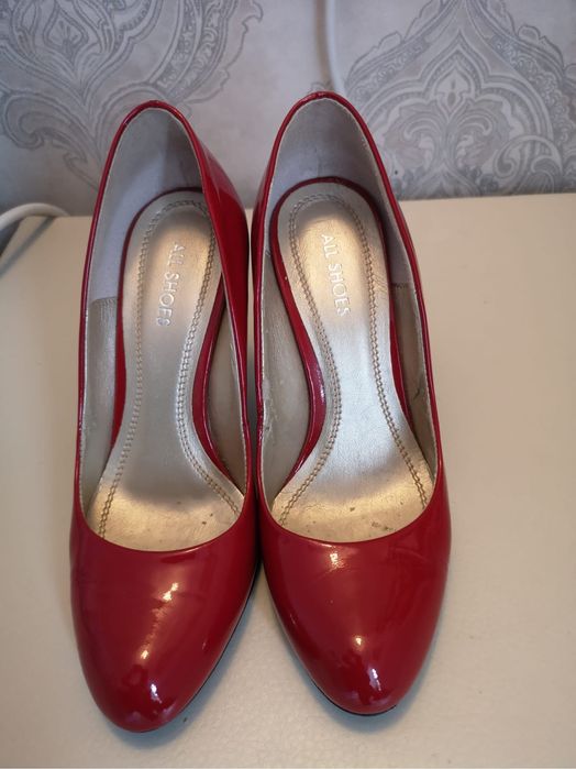 Pantofi roșii 37
