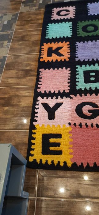 Вълнен килим за детска стая 2,40 х 1,70 м отлично състояние