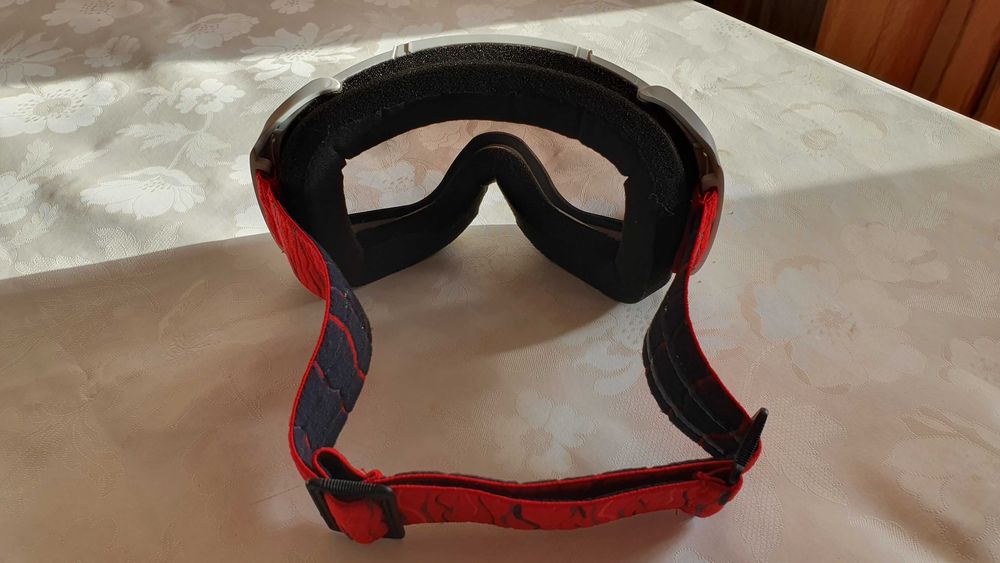 Продавам очила за ски