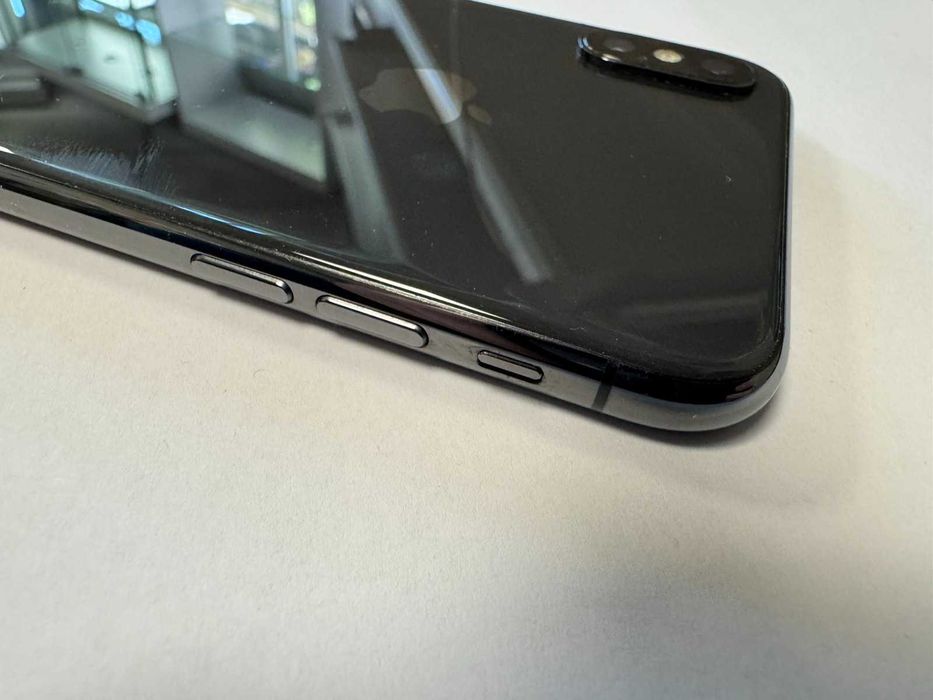 Iphone X 64GB battery health 86%