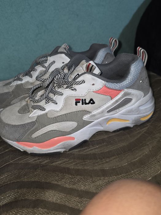 Шарени обувки fila