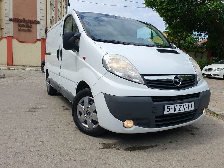 Opel Vivaro 2.0cdti 114cp  2013 euro 5