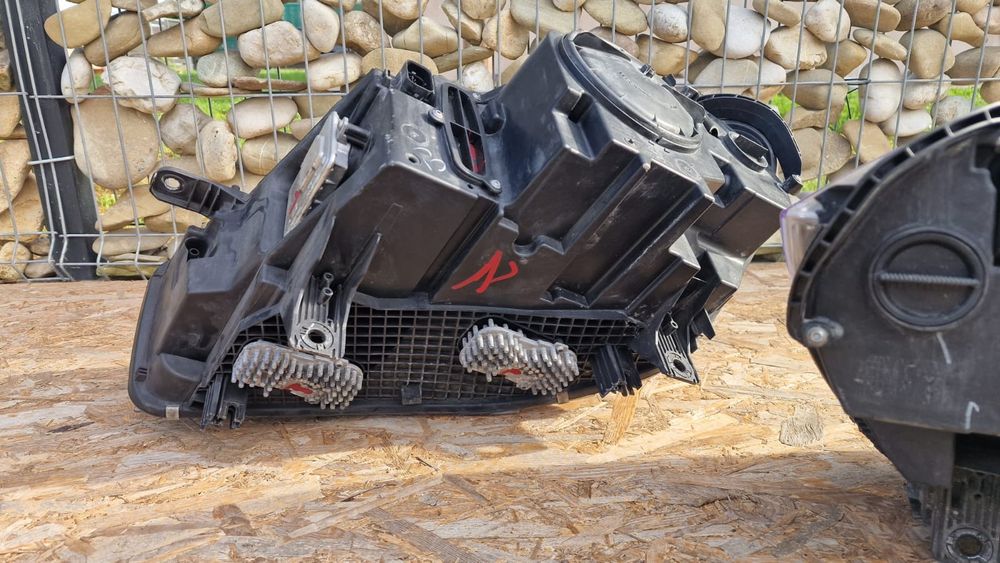 Far faruri stanga dreapta bmw x5 f15 x6 f16 bi xenon originale