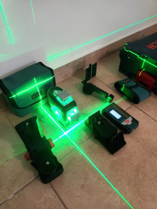 Vând laser Bosch cu lumina verde 360