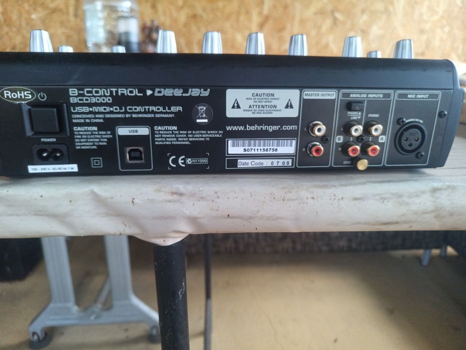 Behringer B-Control Deejay BCD3000 – 4-канален USB аудио интерфейс и DJ контролер.
