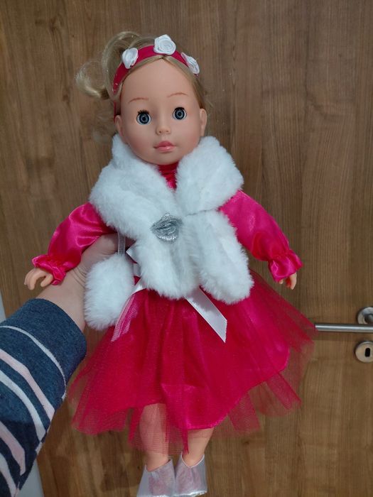 Интерактивна кукла Чери