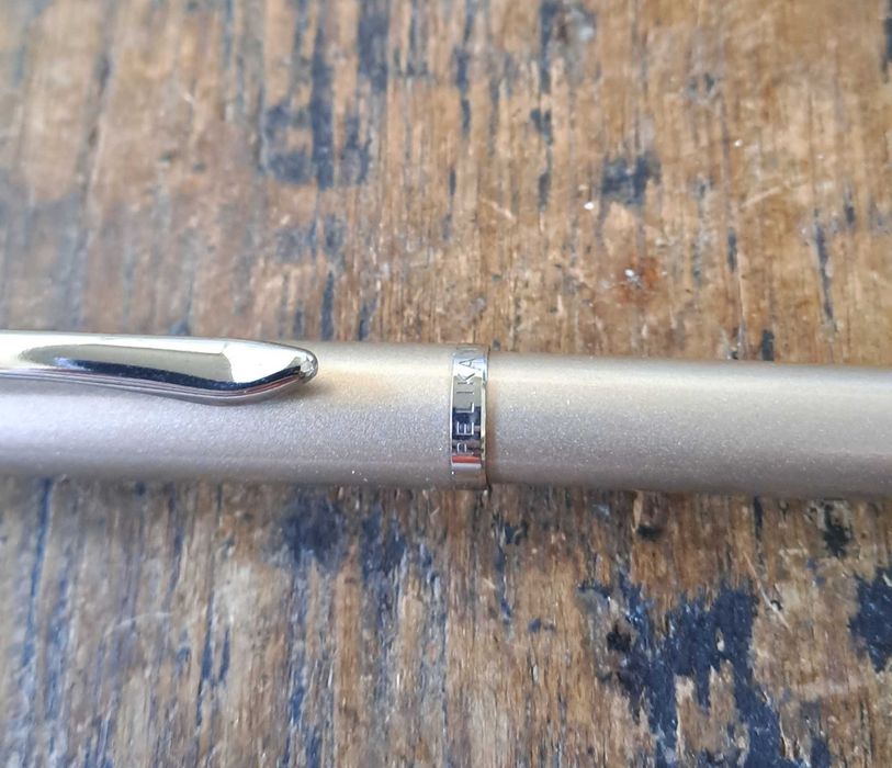 писалка Пеликан Pelikan бежова и сребрист метал в кутия