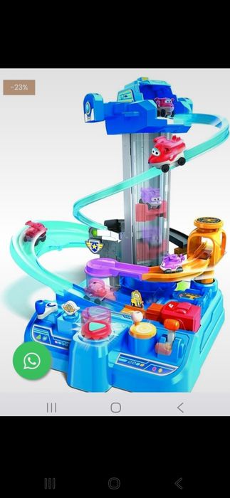 Set de joaca Super Wings Aeroportul  Internațional cu Jet si Dizzy.