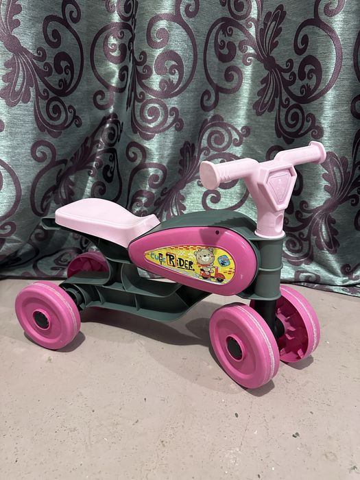 Bicicleta cu 4 roti  copii mici