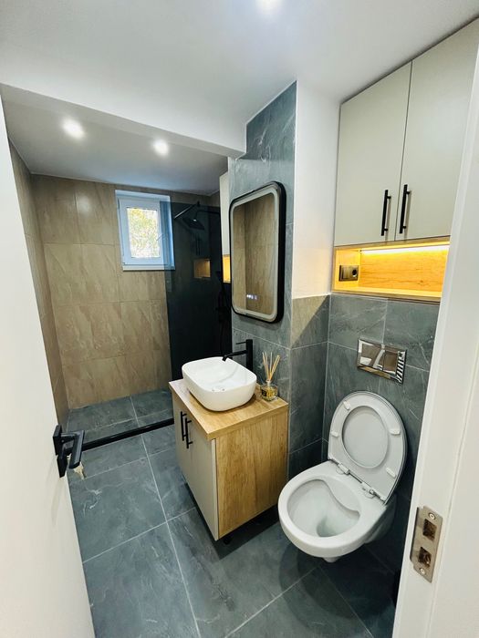 Apartament cu 2 camere decomandat in zona Piata Hermes