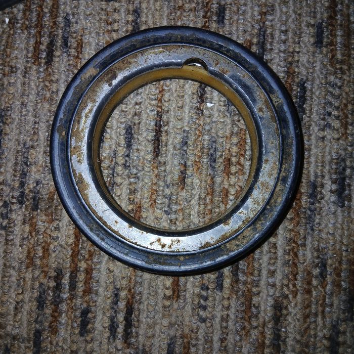 Продавам хидравлична помпа за управлението на ТК-80 БОЛГАР и аксиален лагер