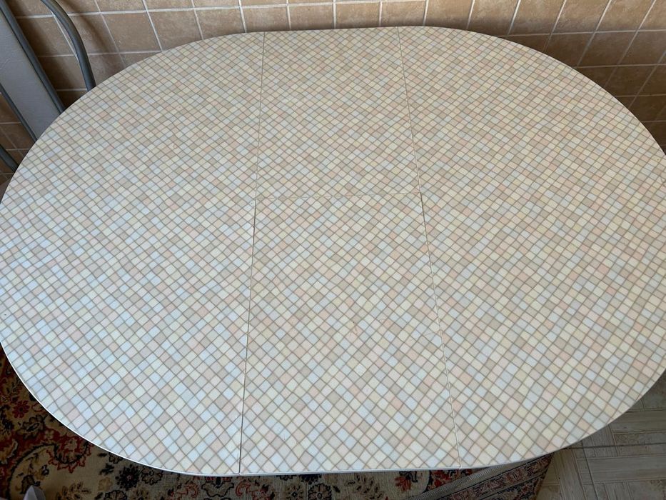 Продам стол кухонный