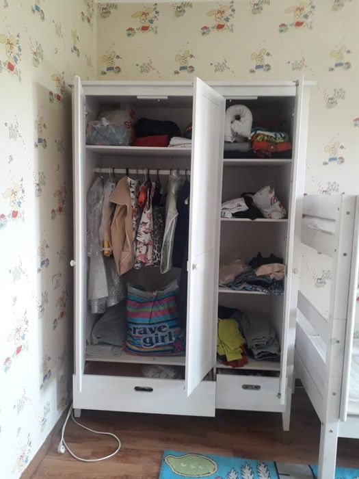 Продам шкаф (натуральное дерево)