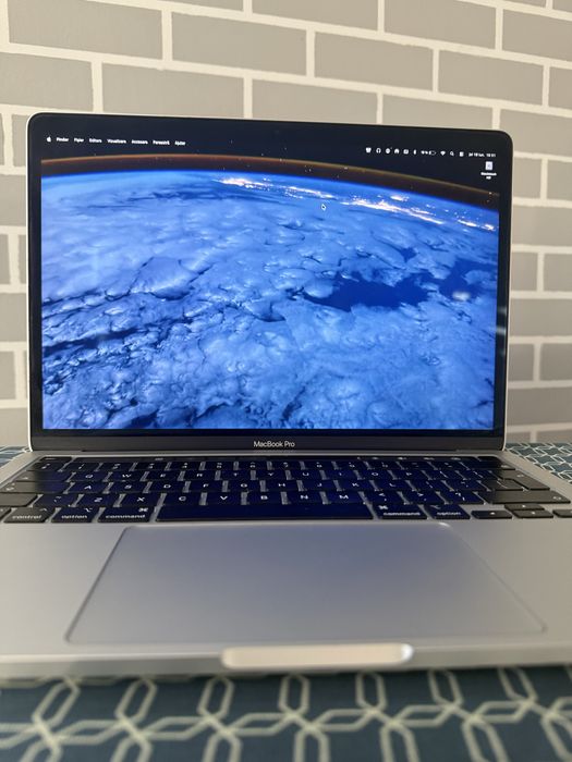 MacBook Pro 13” 2020 | 8GB RAM | 256GB | Touch Bar | Baterie 93%