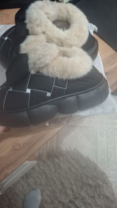 Продам угги новые.
