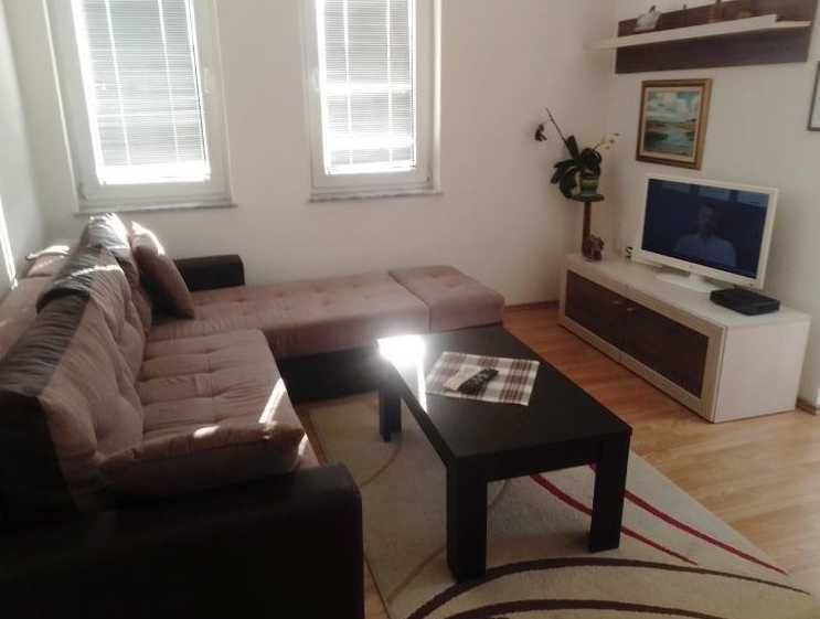 Дава се под наем Тристаен апартамент в Пловдив, Център - 77 кв.м за 209.1 € - Снимка #2