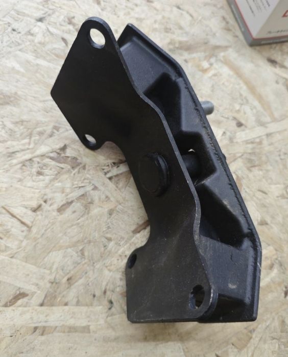 Подушка коробки передач Субару форестер