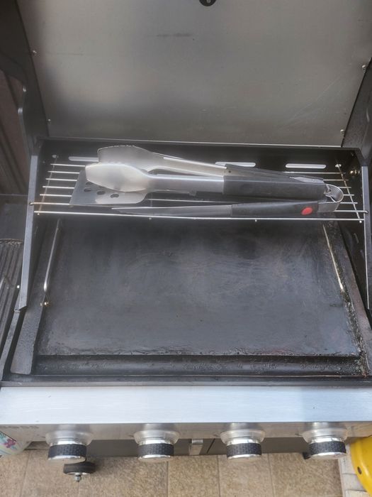 Gratar de curte pe gaz