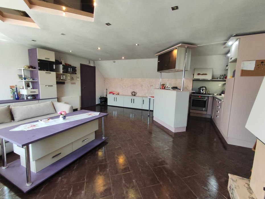 Тристаен под наем в Карпузица