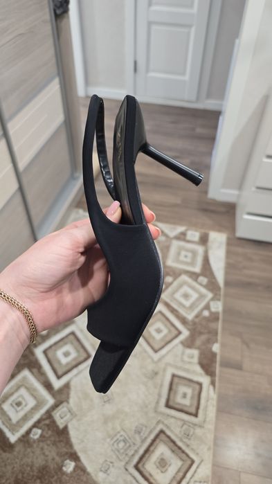 Босоножки Zara новые