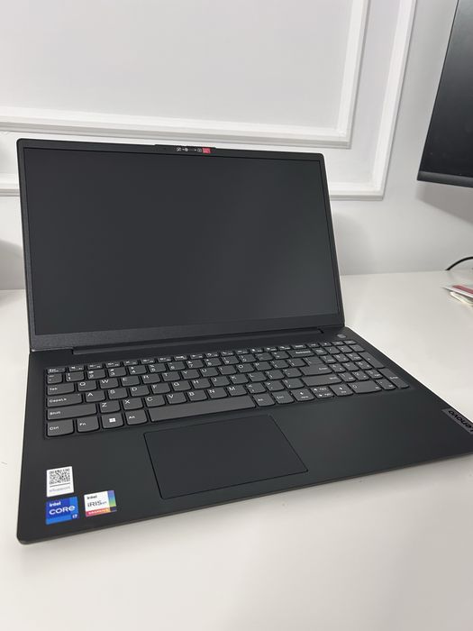 Laptop Lenovo V15 G4 IRU i7