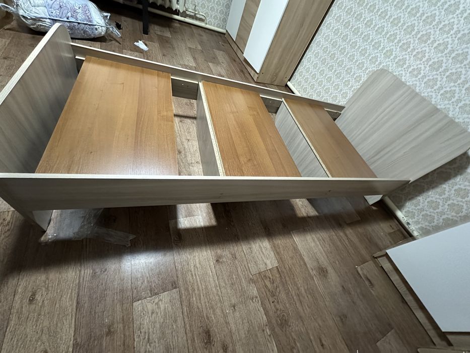 Продам кровать с матрасом