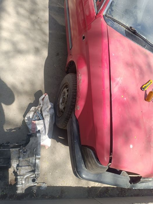 Переднее правое крыло Mazda 323 BF