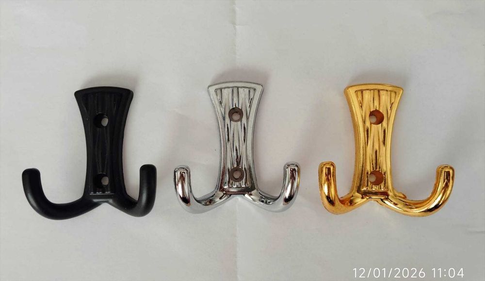 Стенен закачалник с етажерка- идеален за антре, спалня или всекидневна