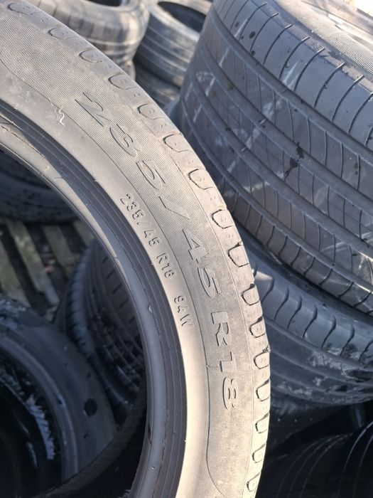 Vand 2  anvelope 235 45 18 pireli bune de vara