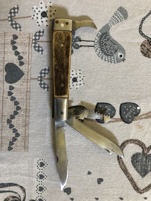 Briceag de vânătoare deosebit