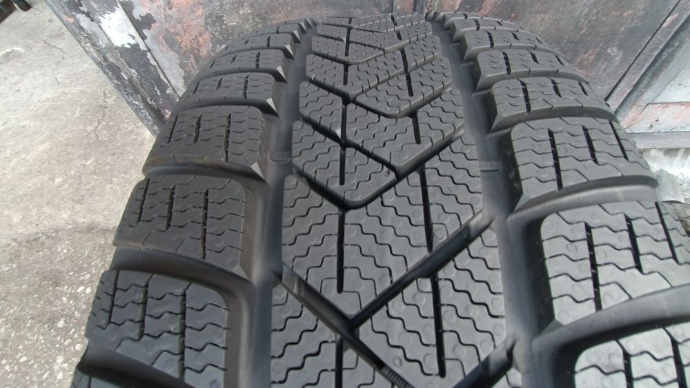 245/45/18 Pirelli Дот 0424