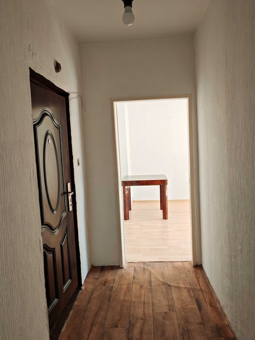 Продавам двустаен апартамент в кв. Деленките с. Айдемир