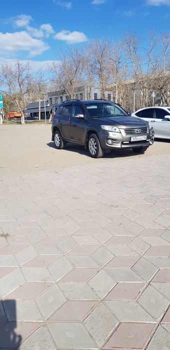 Продам автомашины тайота раф4