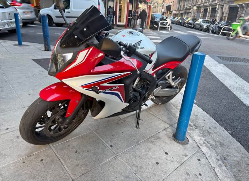 Honda Cbr650f, 2014, ABS, tinuta in garaj.