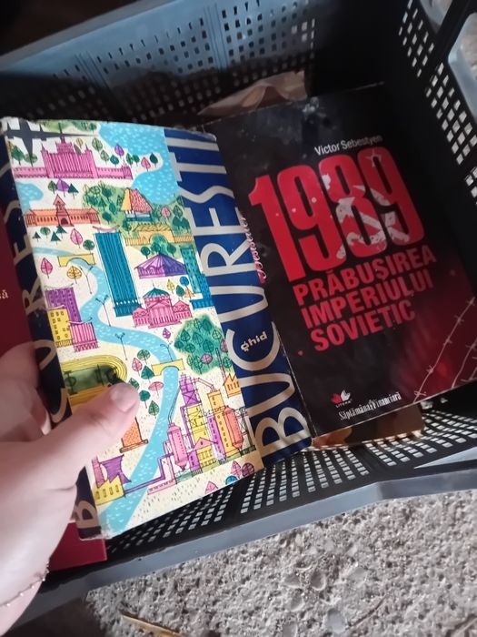 Carti vechi de vânzare